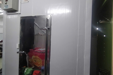 Một Ngày Sống Sót Mà Không Có Kho Lạnh Mini!