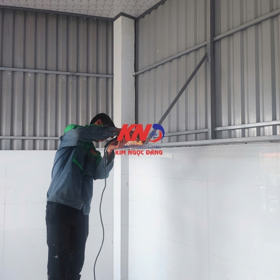 Kho lạnh bảo quản thực phẩm đã được đông lạnh ở An Giang