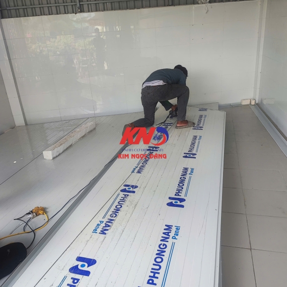 Kho lạnh bảo quản thực phẩm đã được đông lạnh ở An Giang