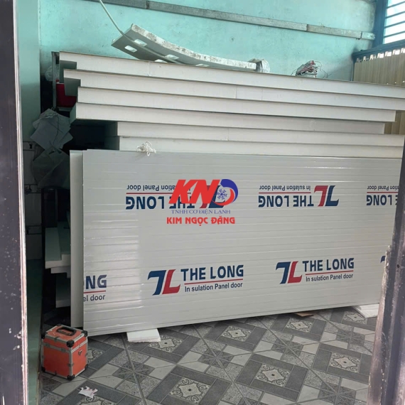 Kho lạnh bảo quản hải sản đã được đông lạnh ở Bình Dương