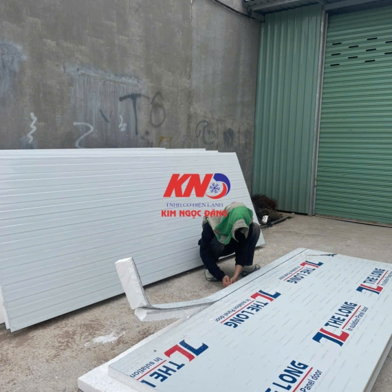 Kho lạnh bảo quản hải sản đã được đông lạnh ở Bình Dương