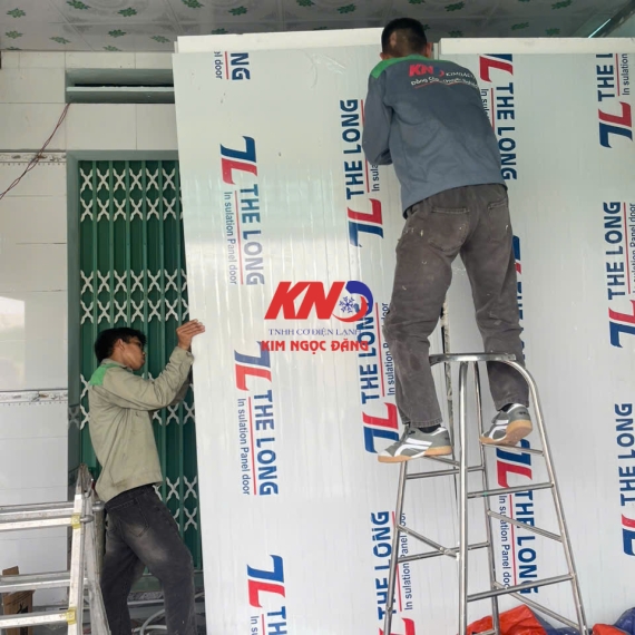 Kho lạnh bảo quản hải sản đã được đông lạnh ở Bình Dương
