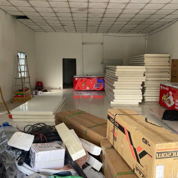 Cold storage for yogurt and dumplings in Vinh Long