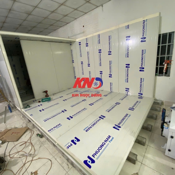 Kho lạnh ngăn hai bảo quản sữa chua và bánh bao ở Vĩnh Long
